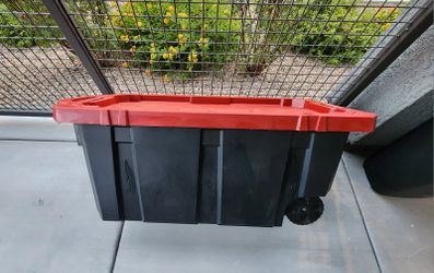 Husky 45 gal storage container with wheels
