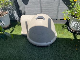 Large Igloo Dog House