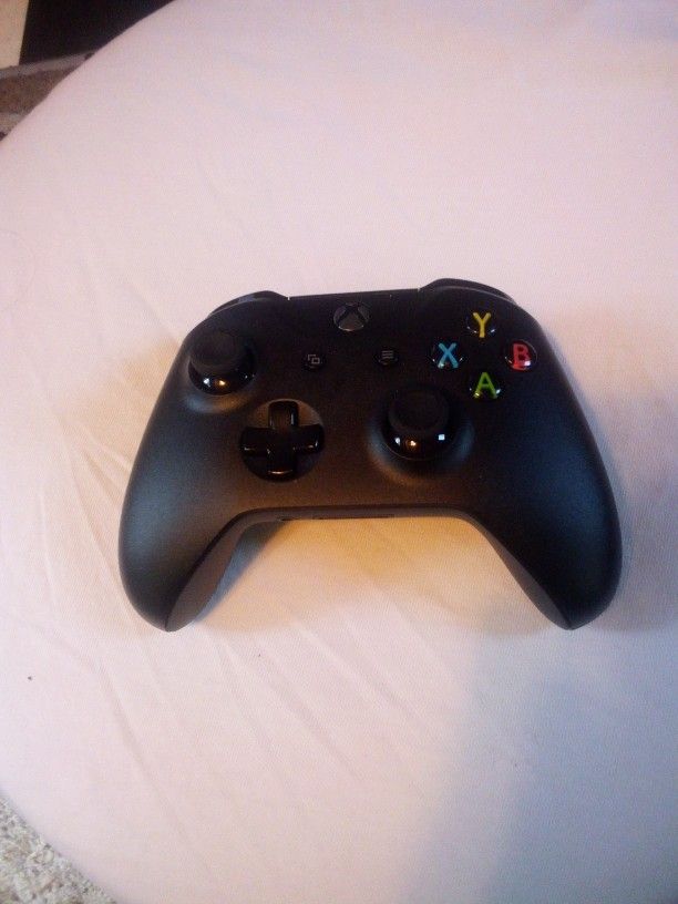 Brand New Xbox One, Controler