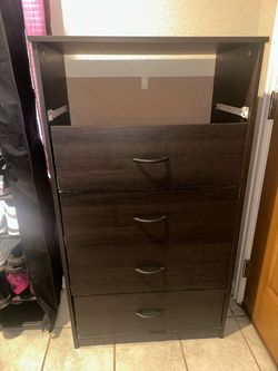 Dresser missing 1 draw.