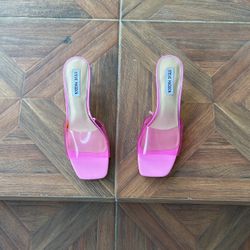 Nice ladies shoes size 10, only 15.00.