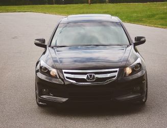 Speed-sensing steering 2008 Honda Accord Traction control
