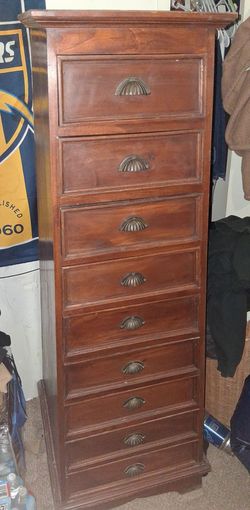 Vintage pyramid dresser