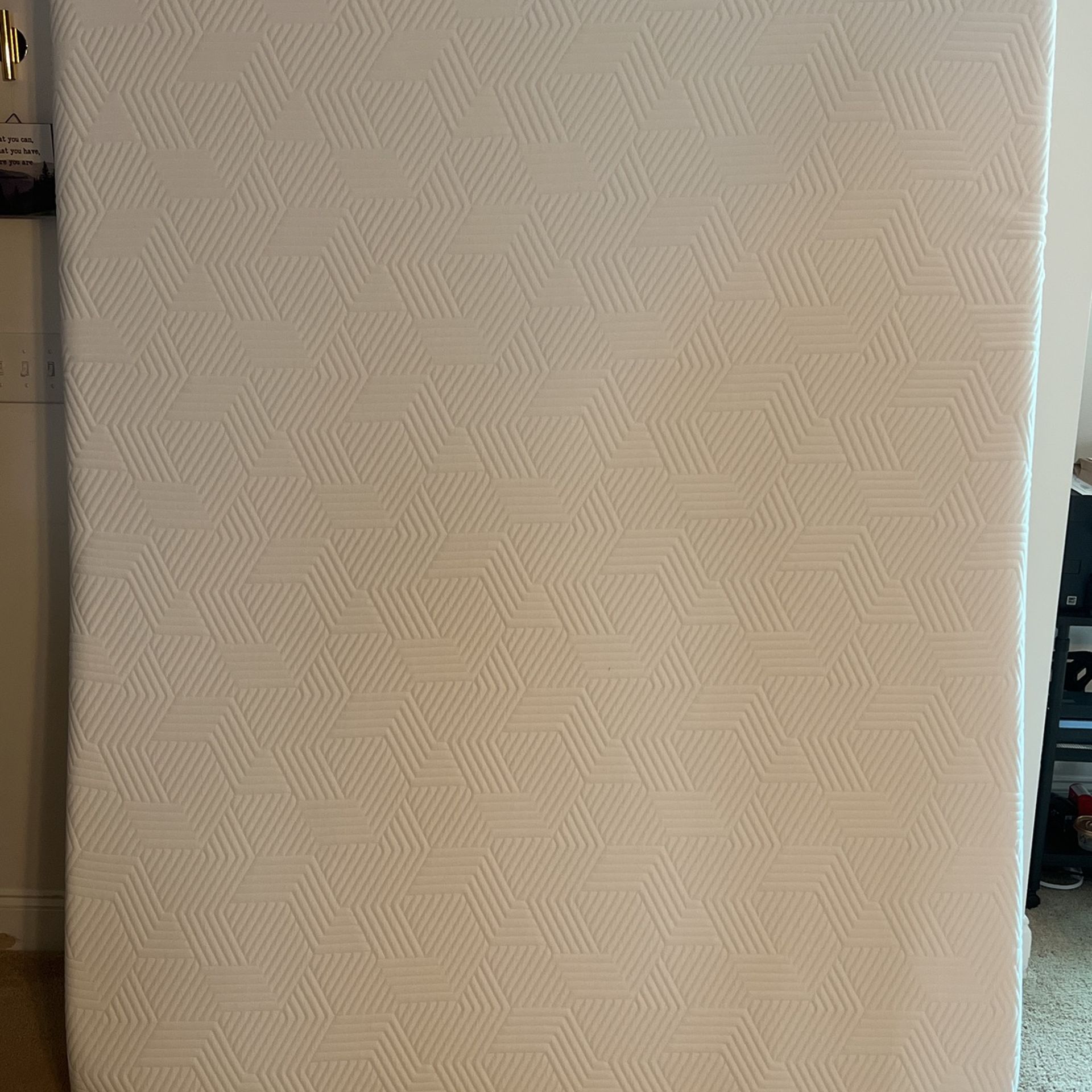 Queen Size Mattress *like NEW* HYPOALLERGENIC