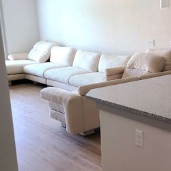 Large Sectional With Chaise