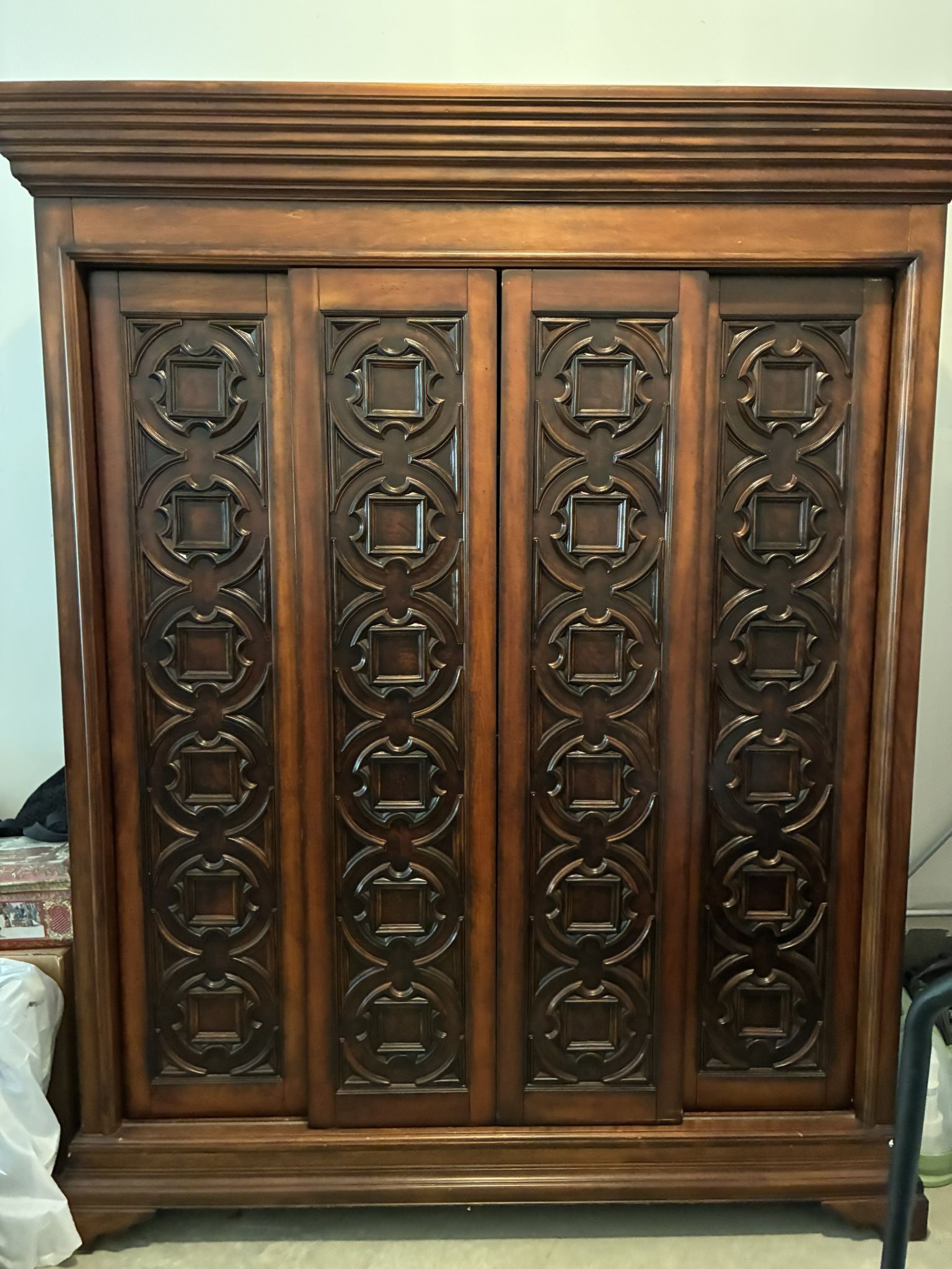 Armoire - $800