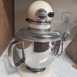 Kitchen aid Artisan Mixer