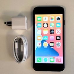 iPhone 7 - UNLOCKED - Like New 