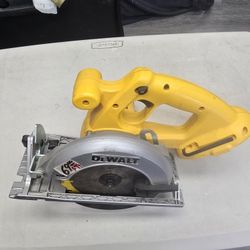 DEWALT DC390 CIRCULAR SAW  18V. TOOLS ONLY