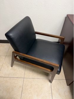 2 lounge/office chairs