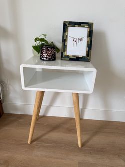 White side table with wood legs