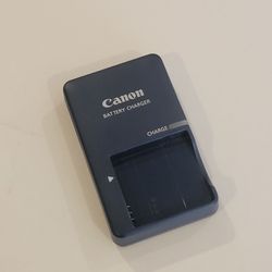 Canon CB-2LV Camera Battery Charger. Pre-owned, good working and cosmetic shape - please see photos for details