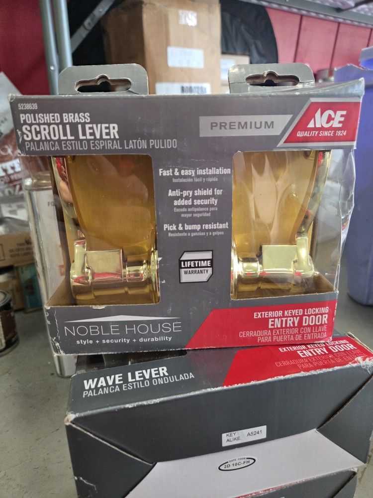 Keyed Locking Entry Door Handle Set