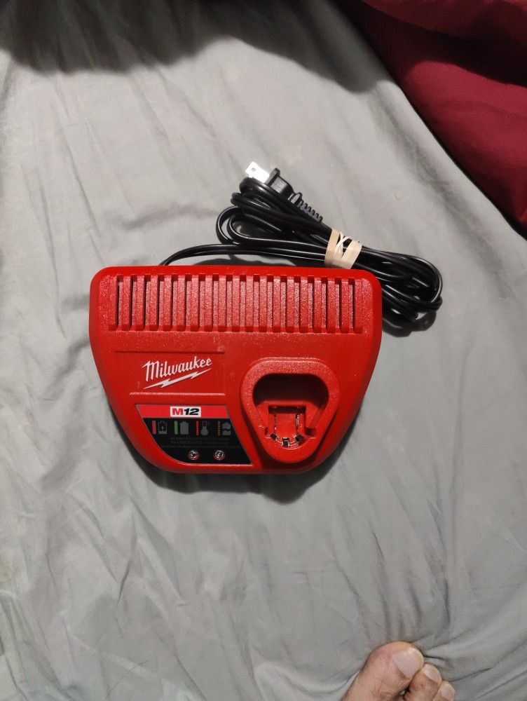 Milwaukee M12 Charger