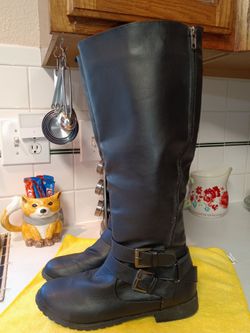 Women's Boot like new size 9