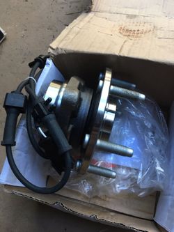 2007 Chevrolet trailblazer 2wd hub assembly