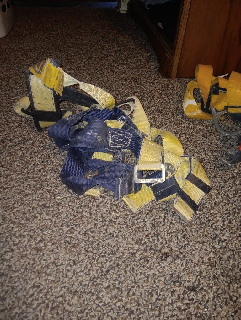 Tree climbing equipment