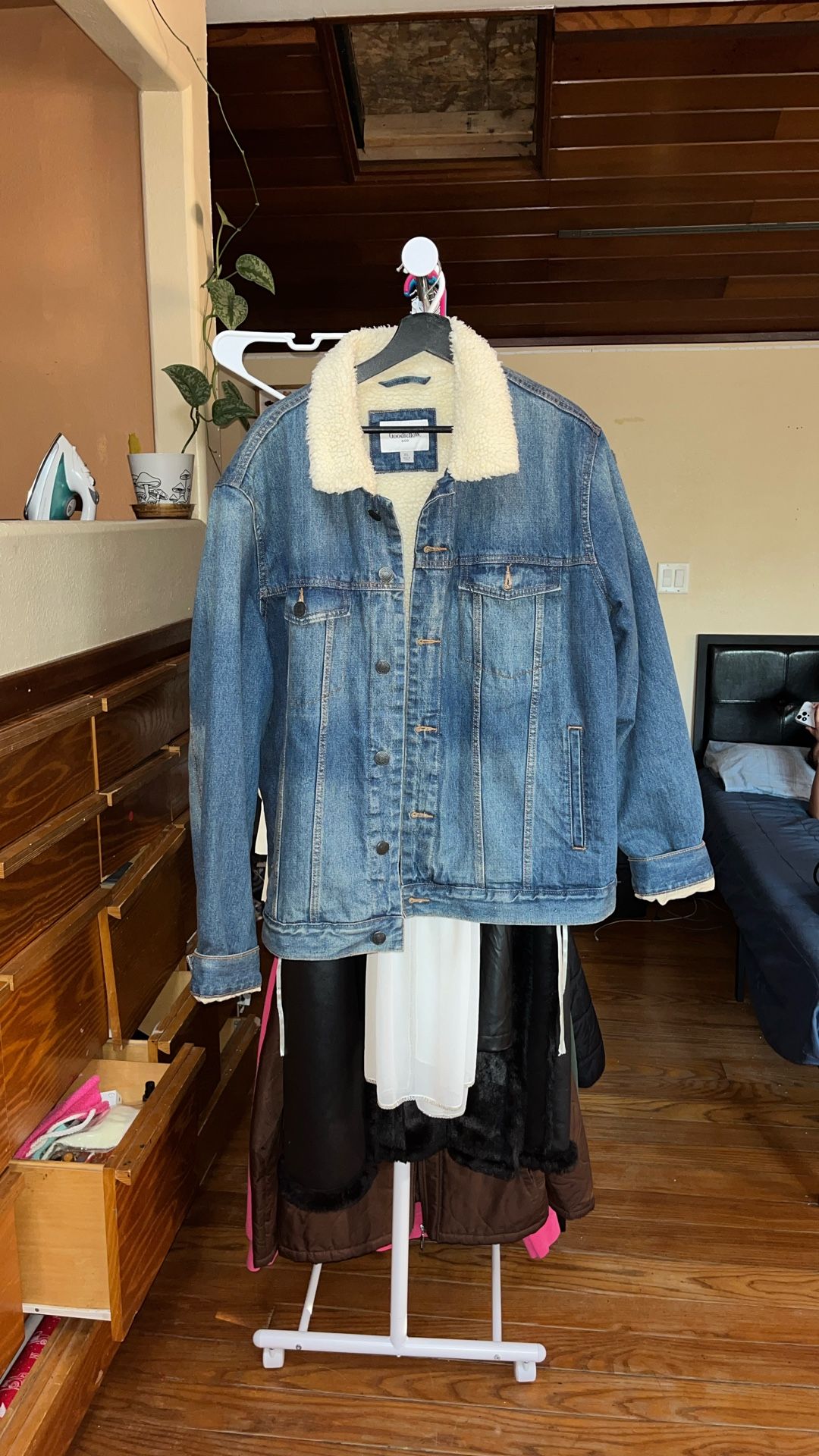 XL Men’s Jean Jacket With Warm Furry Inside Worn Only Twice