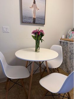 Dining room table