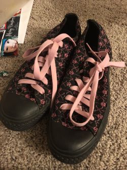 Converse pink/black Skull size 6