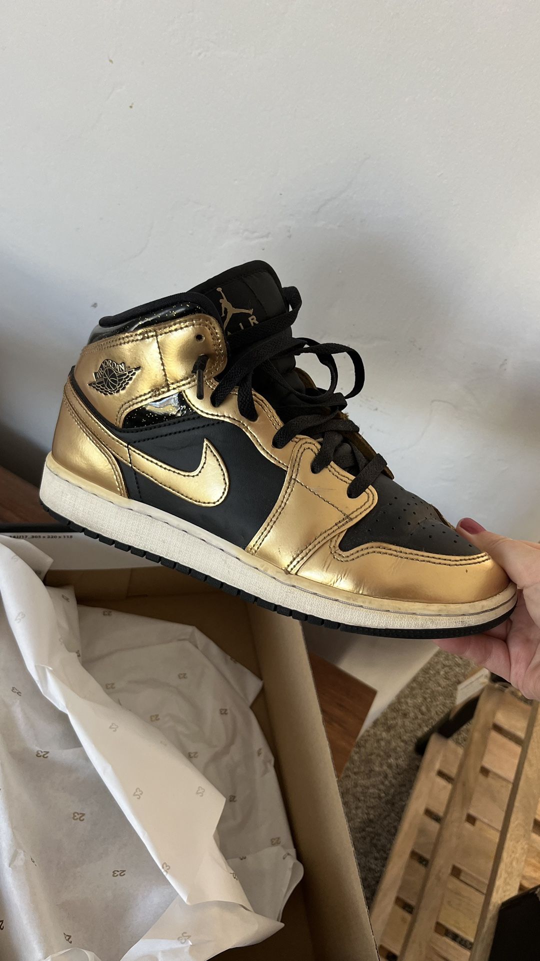 Air Jordan Legacy Size 8 For Boys