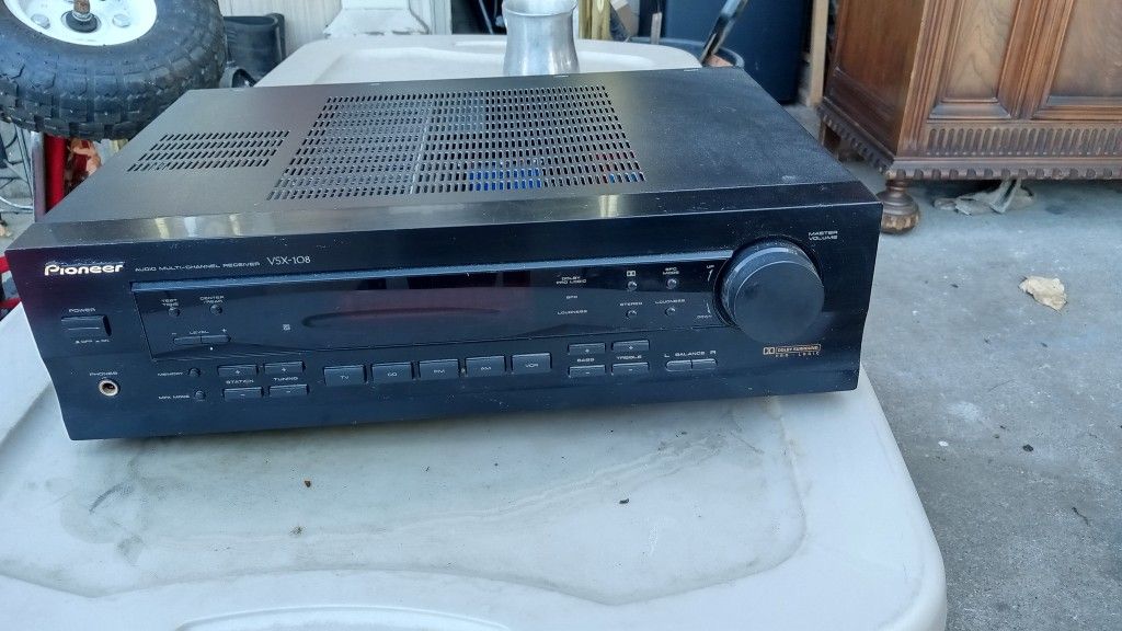 Pioneer VSX-108 Audio/Video Pro Logic Reciever
