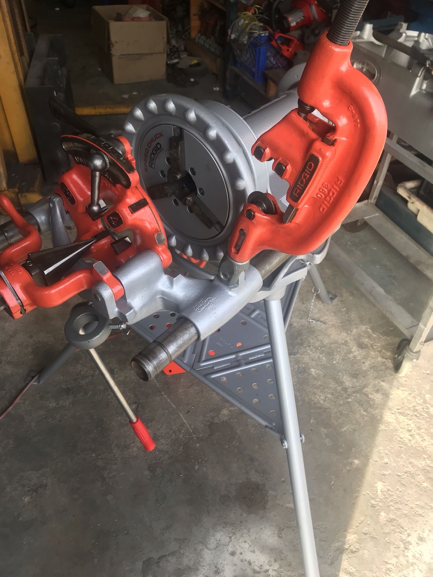 Ridgid 300 Pipe Threader, Threading machine