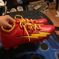 Phenom Flash Cleats