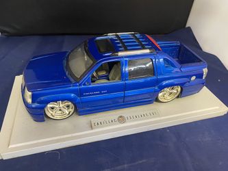 Jada Dub City Big Ballers 2002 Cadillac Escalade EXT 1:18 Scale Diecast