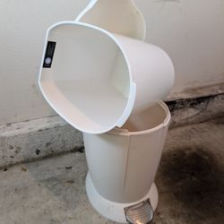 Plastic Step Trash Can 