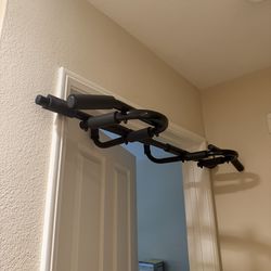 Workout Pull-up bar doorway