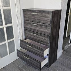 NEW TALL CHEST👍