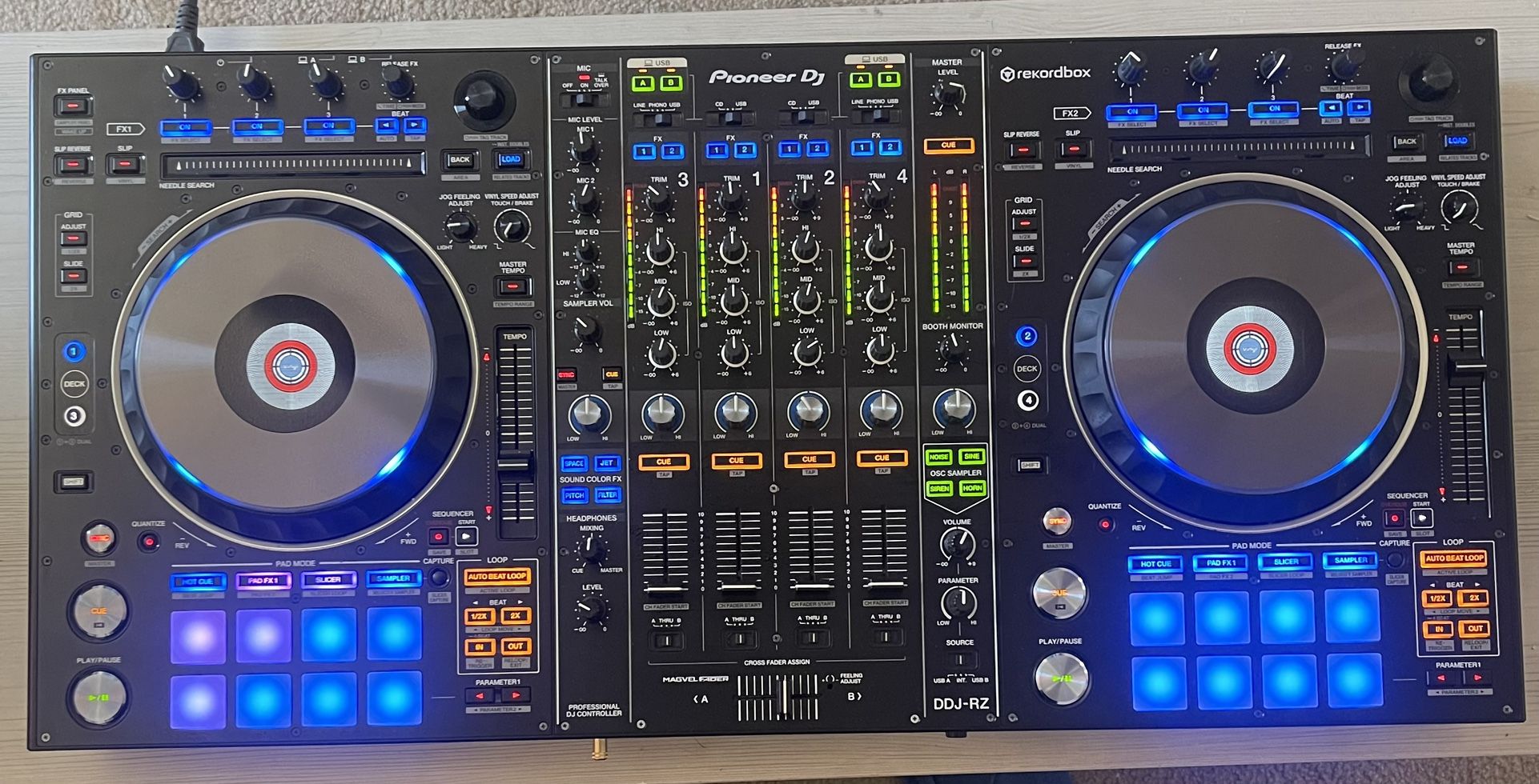 Pioneer DDJ-RZ Professional DJ Controller