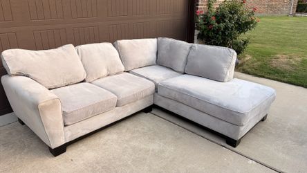 Beautiful 2-Piece Sectional Set. Good condition, very comfortable and sturdy!