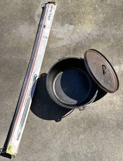 Lodge Cast Iron Dutch oven and Tripod Stand