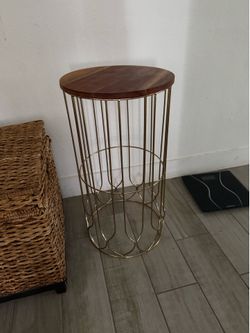 Round coffee stand/end table