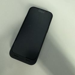 iPhone 15 Like New + Battery Case & Screen protectors