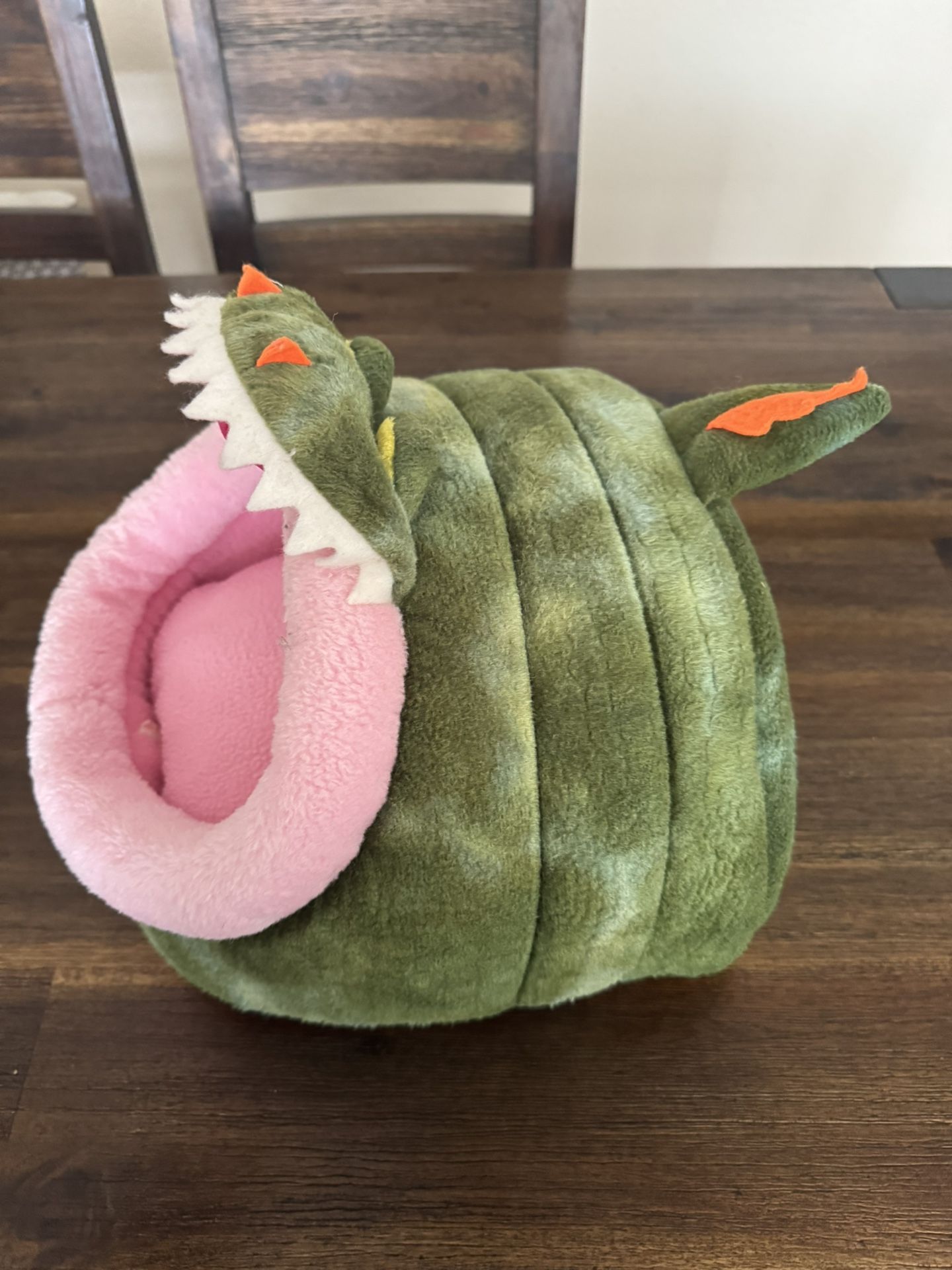 🐊 Cute Dinosaur Plush Pet Bed – Soft & Cozy!