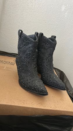 Black boots size 6 and a half