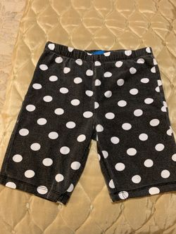 Girls legging shorts. Fair condition. Size 6, by Disney