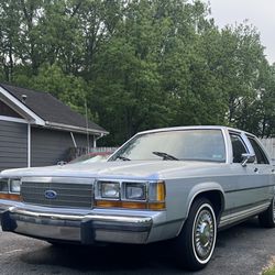 1990 Ford Crown Victoria