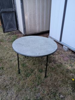 Folding table