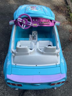 Ride on/drive car for 2 kids (in Des Moines) w/ battery & charger; Power wheels