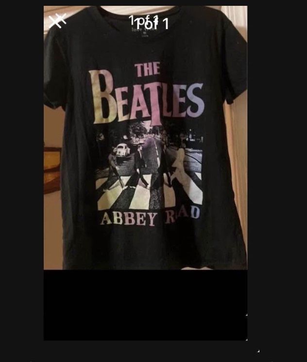 Women T Shirt Size M But Looks Like A Small 