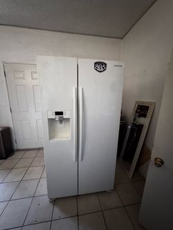 Samsung Refrigerator RS22HOHPNNW