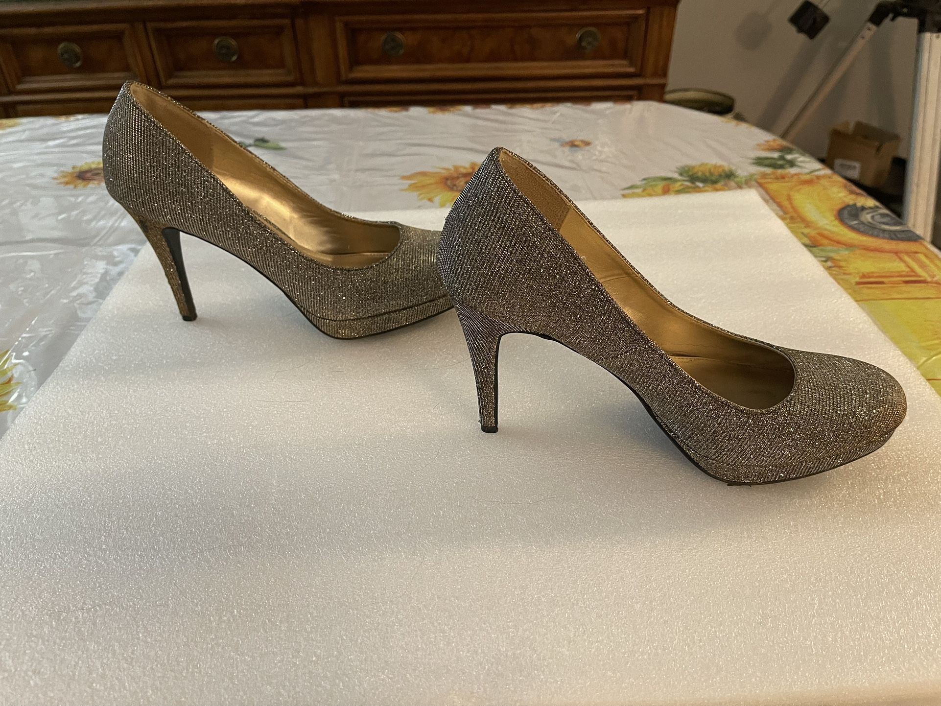 Fiona Night Sparkle Gold/Silver Heels - Size 8