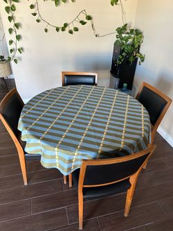 Round Dining Table Set with 4 Chairs