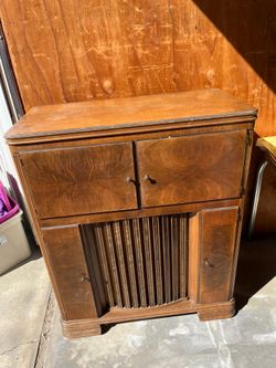 Vintage Zenith 10-S-599 Console Radio Phonograph