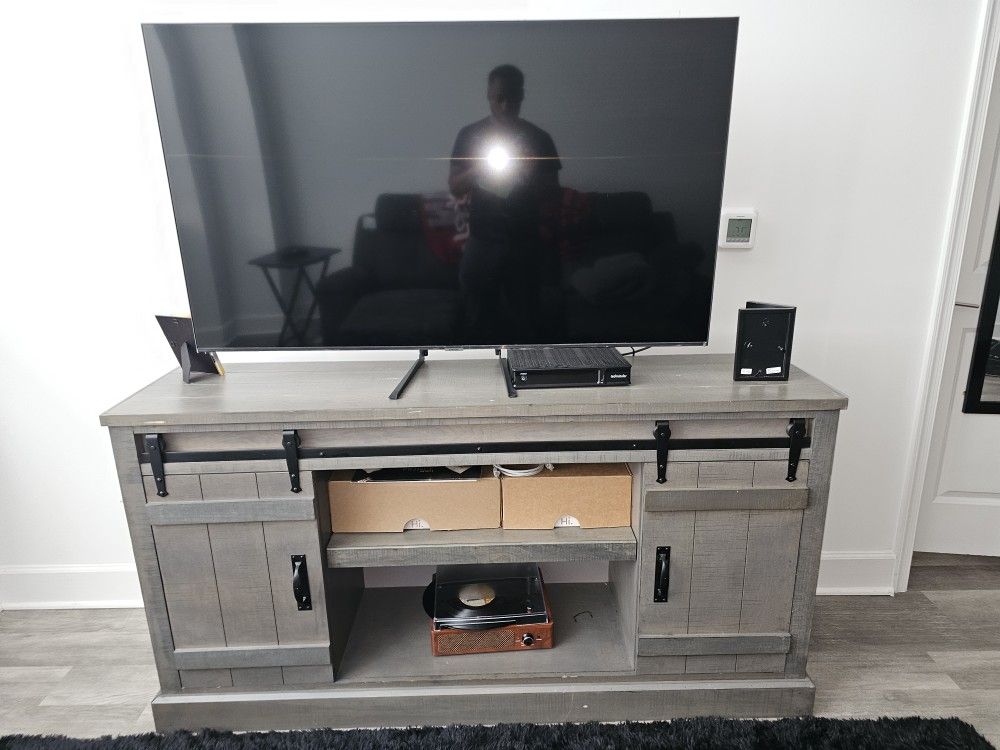 Tv Stand/Entertainment Center