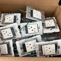 17 Outlets Legrand Like New